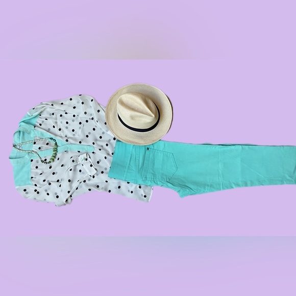 This outfit is a size medium both pants and shirt. 35$ for the whole outfit. - Picture 3 of 4